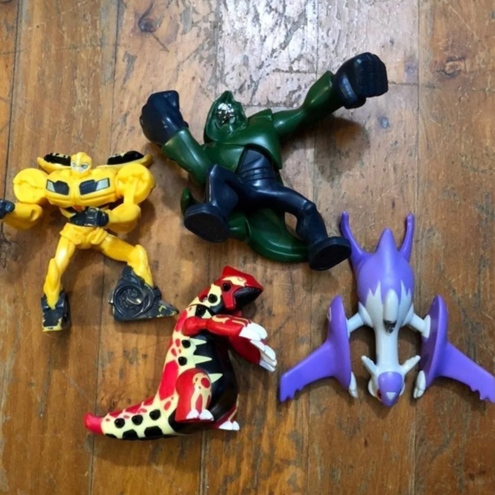 Assorted fast food toy lot